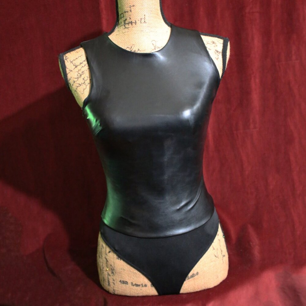 LIZ @ SARA Nylon Shiny Top